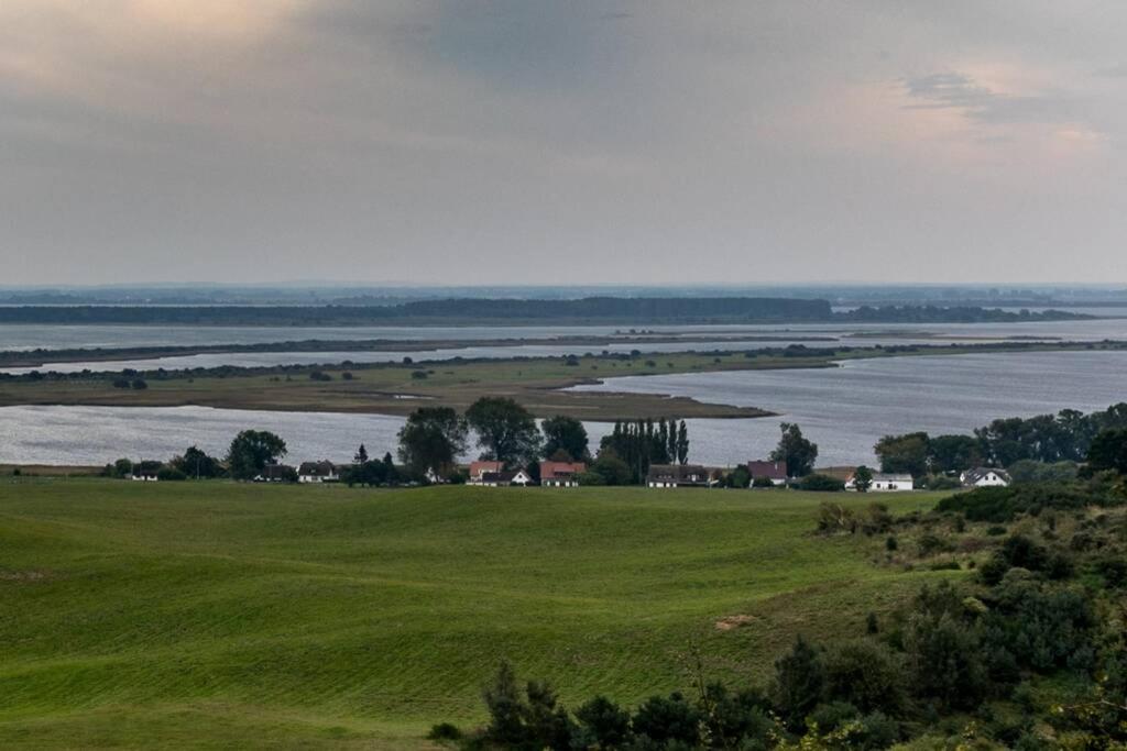 Lacky - Kleines Familienreihenmittelhaus In Grieben Hiddensee Exteriör bild